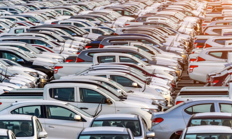 Piaţa de autoturisme din România revine pe plus în primul semestru din 2026