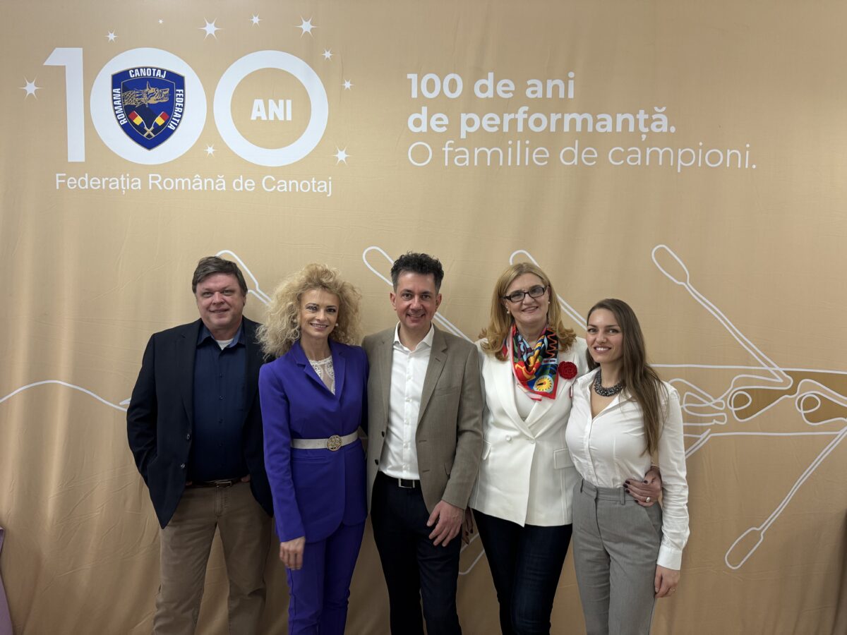 Elisabeta Lipă îi duce pe canotori la operetă. La sosirea sportivilor din cantonamentul din Italia, președinta federației a anunțat parteneriatul cu Teatrul „Ion Dacian”