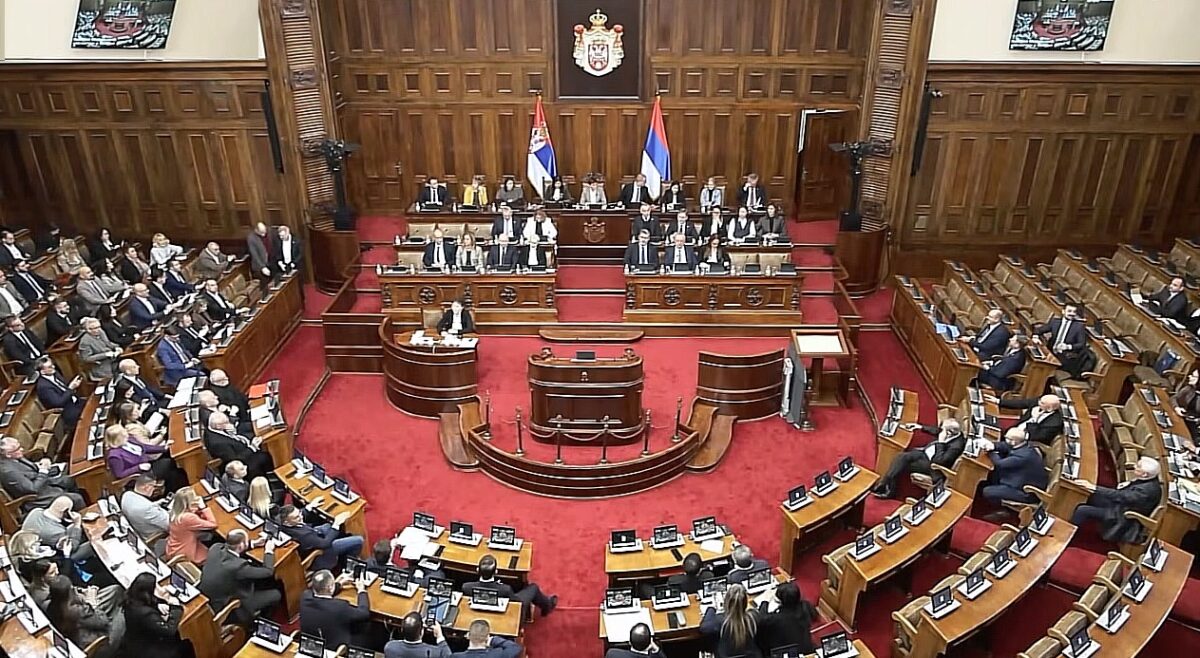 Kosovo, într-o criză constituțională după dizolvarea Parlamentului și convocarea alegerilor anticipate