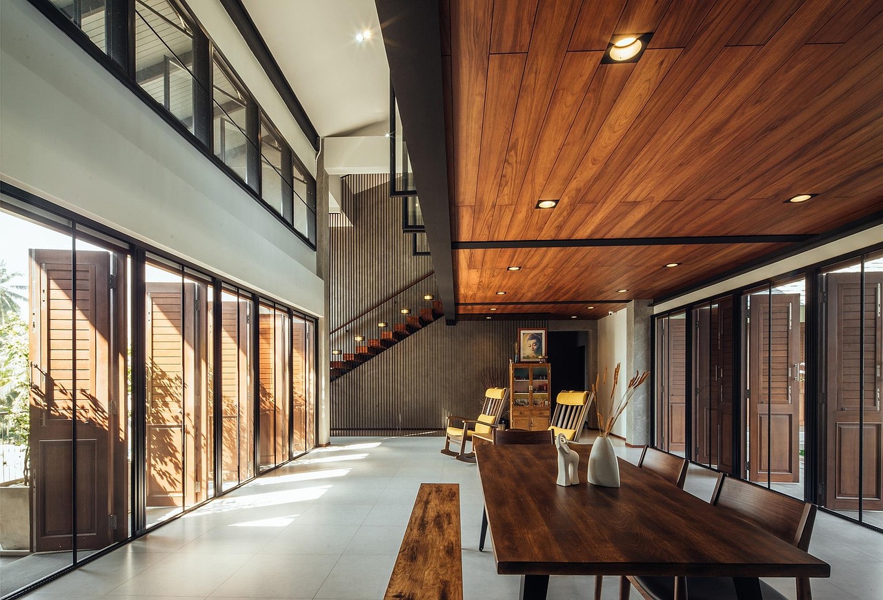 Actorul Joe Rogan, despre cei cu penthouse-uri: Le cumpără pentru a umple un gol