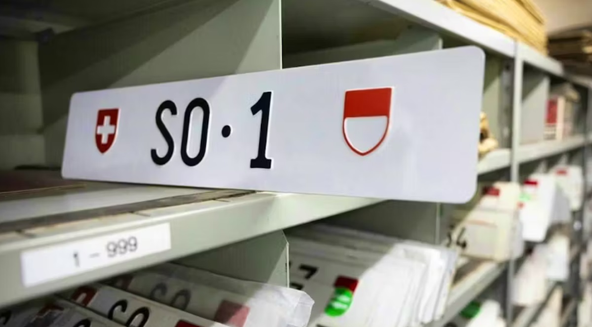 Cea mai scumpă plăcuță de înmatriculare din Elveția, vândută pentru o sumă cu șașe cifre