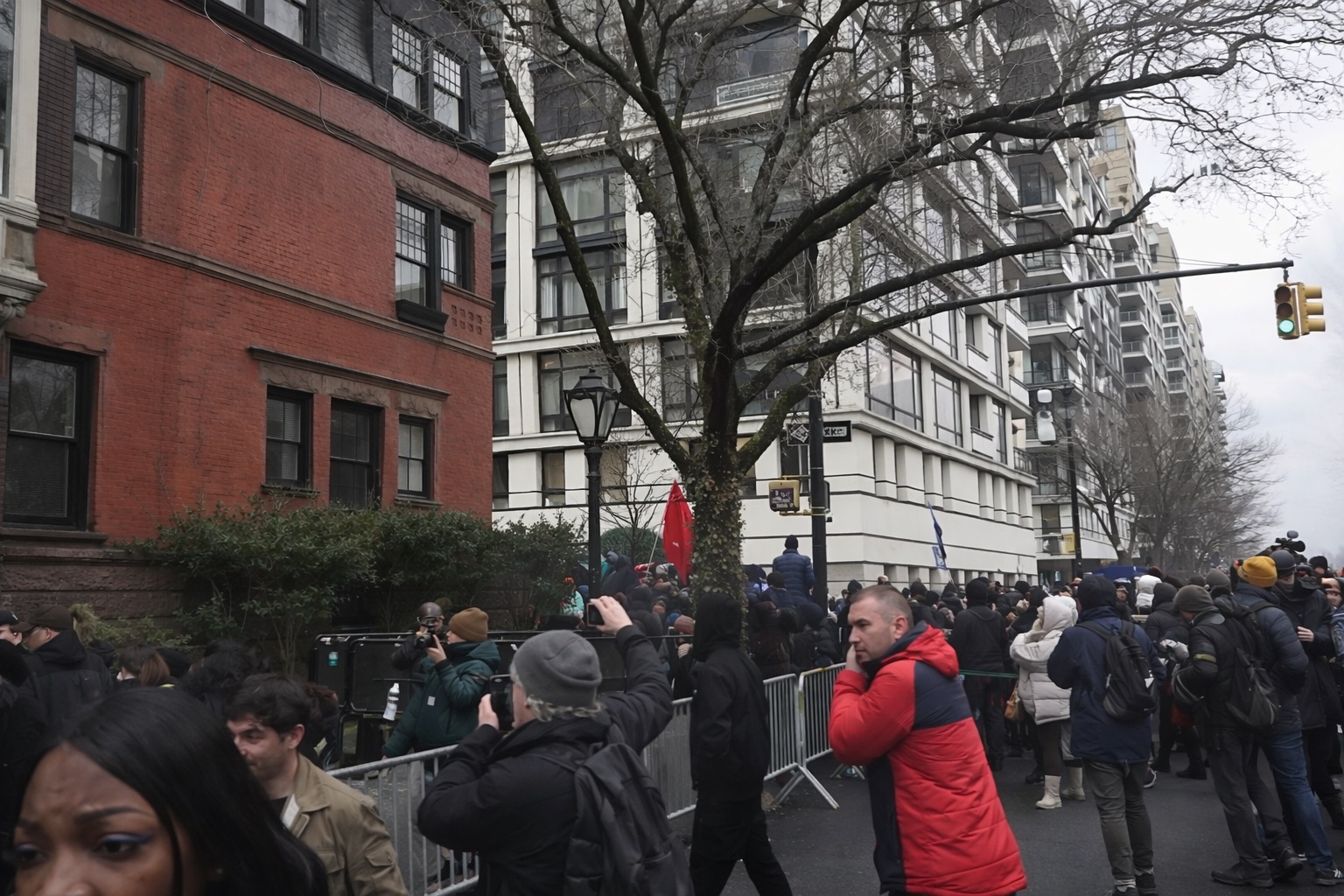 Dispozitive explozive la un protest din New York. Anchetatorii analizează ipoteza unui posibil act de terorism. Suspectul ar fi strigat „Allahu Akbar”