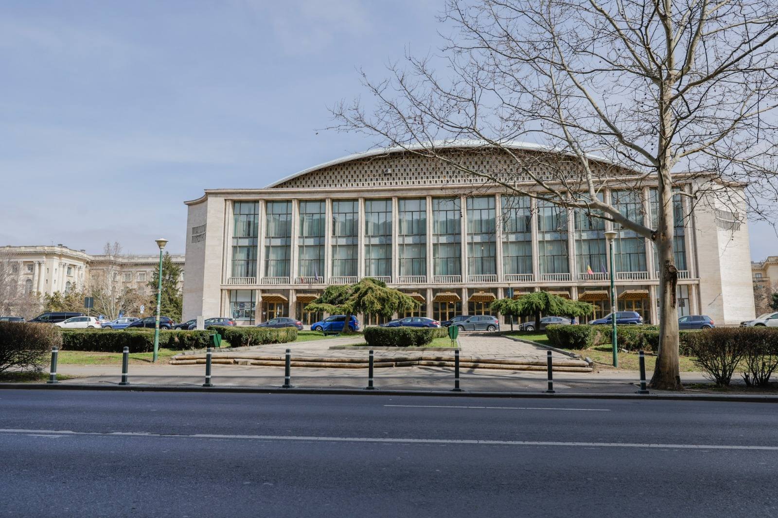 Stâlpișori montați în centrul Bucureștiului. Șoferii nu mai au acces pe trotuarere