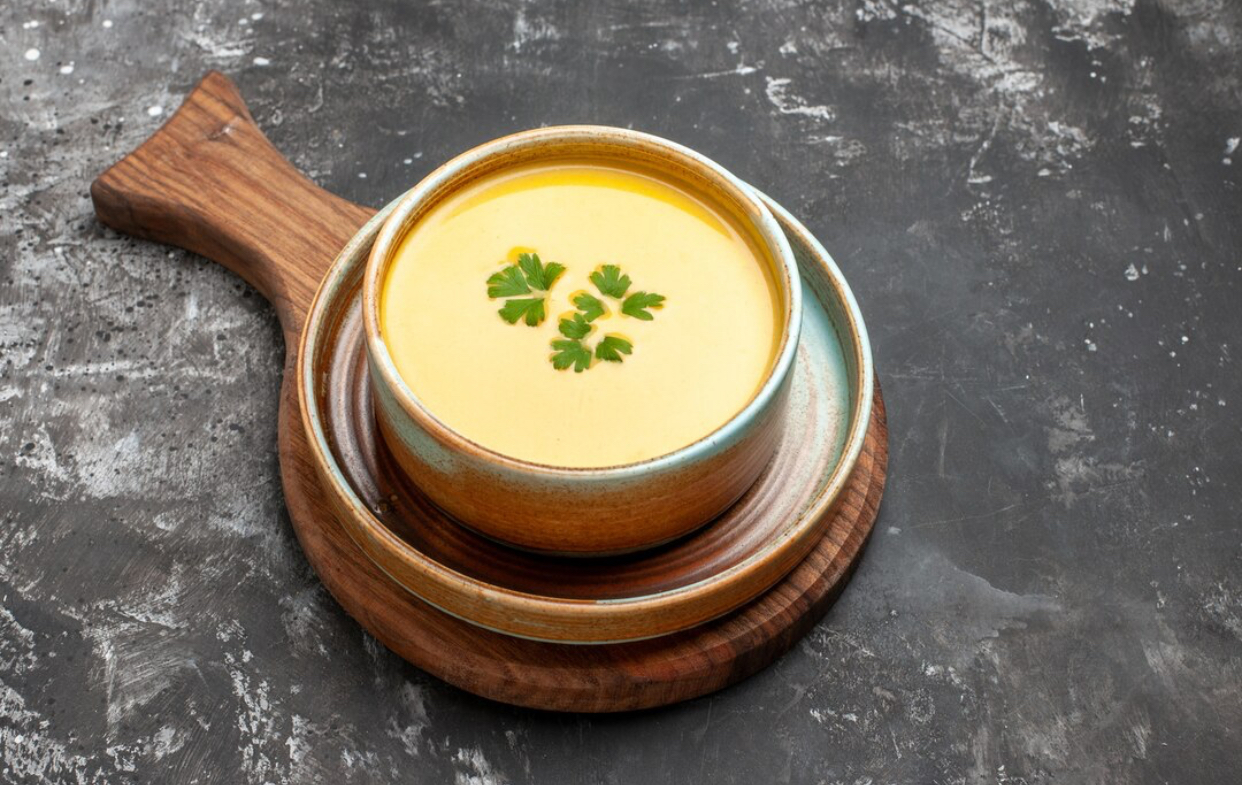 Supa cremă, preparatul ideal pentru zilele friguroase din această primăvară. Două rețete ușoare