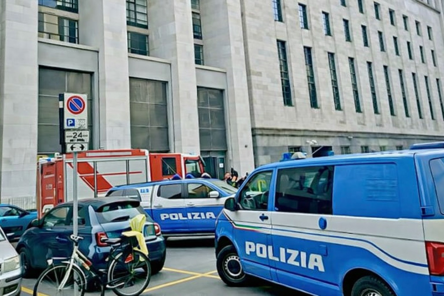 Armata, pe străzile din Milano. Matteo Salvini trimite 500 de parașutiști cu blindate și drone