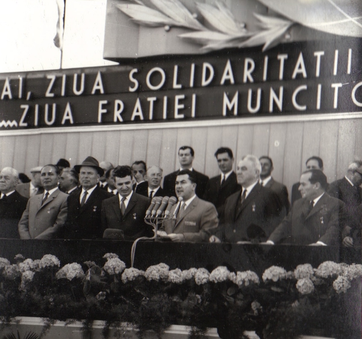 Tribuna oficială cu prilejul mitingului din Capitală, ţinut în cinstea zilei de 1 Mai 1966