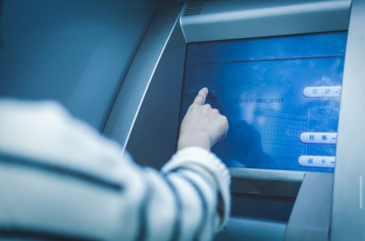 O bancă ilegală din Italia, implicată în spălarea a zeci de milioane de euro. 12 persoane au fost reținute