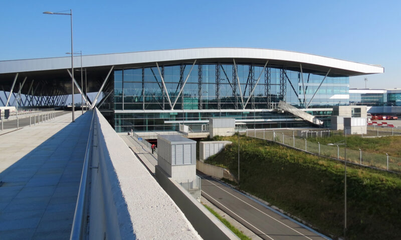 Vacanțe date peste cap. Aeroportul Santiago-Rosalía de Castro din Galicia, Spania, se închide