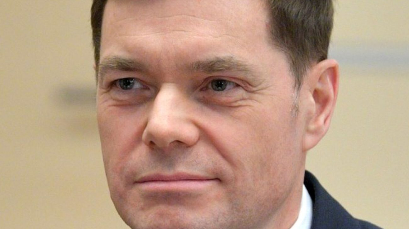 Iahtul unui miliardar rus a traversat Strâmtoarea Ormuz, deși ruta este oficial închisă