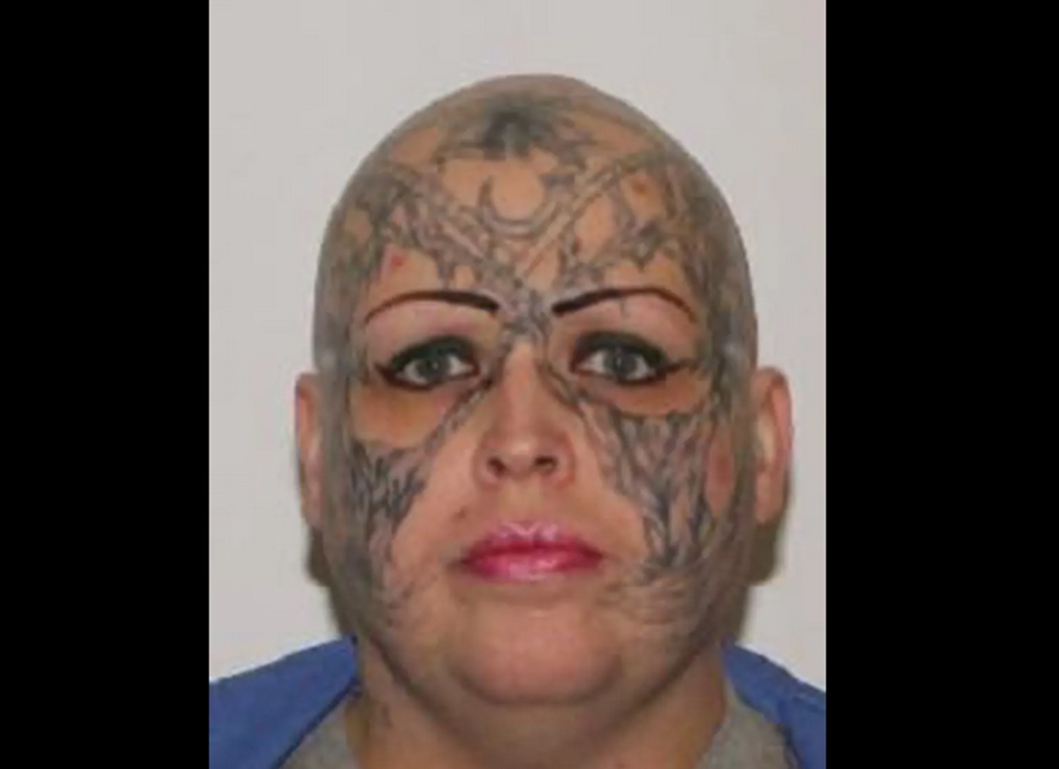 Un ucigaș de copii care s-a declarat femeie și musulman, eliberat cu 30 de ani mai devreme. Acum e vedetă OnlyFans