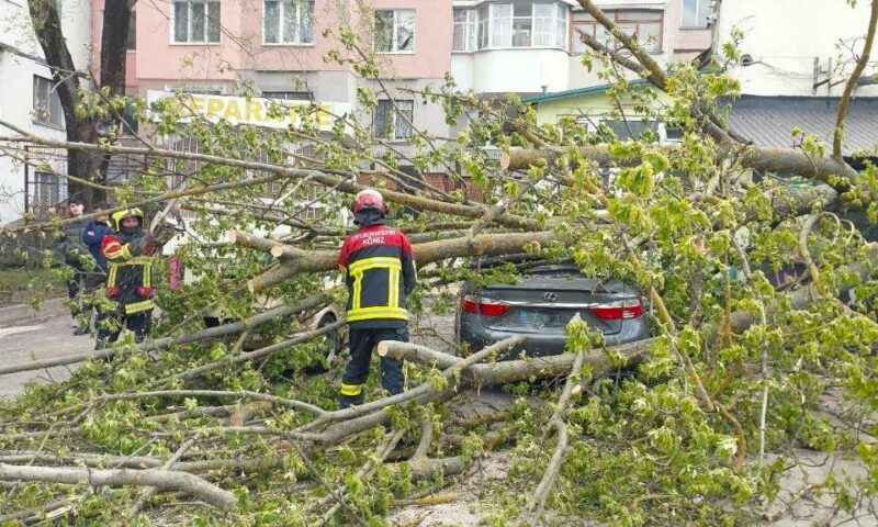 Săptămâna începe cu vreme rea. ANM a emis Cod galben de furtuni pentru ziua de luni