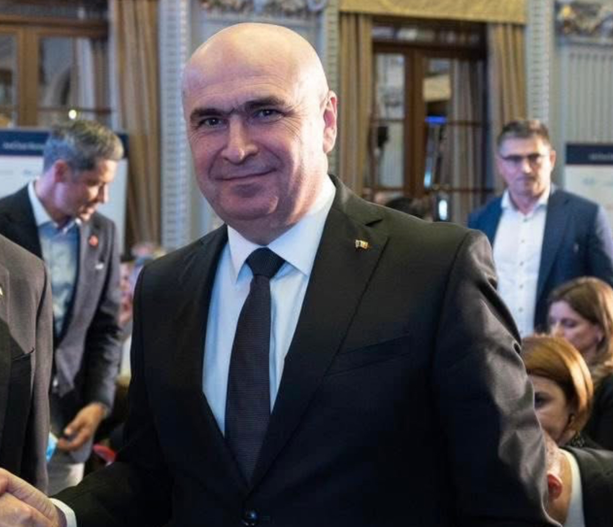 Ilie Bolojan discută cu partenerii rămași. Negocieri cu UDMR și cu grupul minorităților