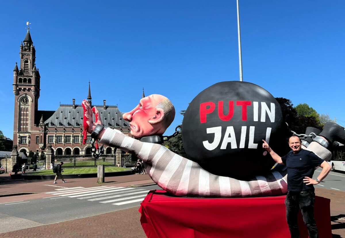 Artist german, condamnat la închisoare în Rusia după ce a realizat lucrări satirice cu Vladimir Putin