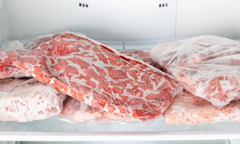 Românii mănâncă din import, statul pierde milioane. Sumele uriașe care ne scapă printre degete