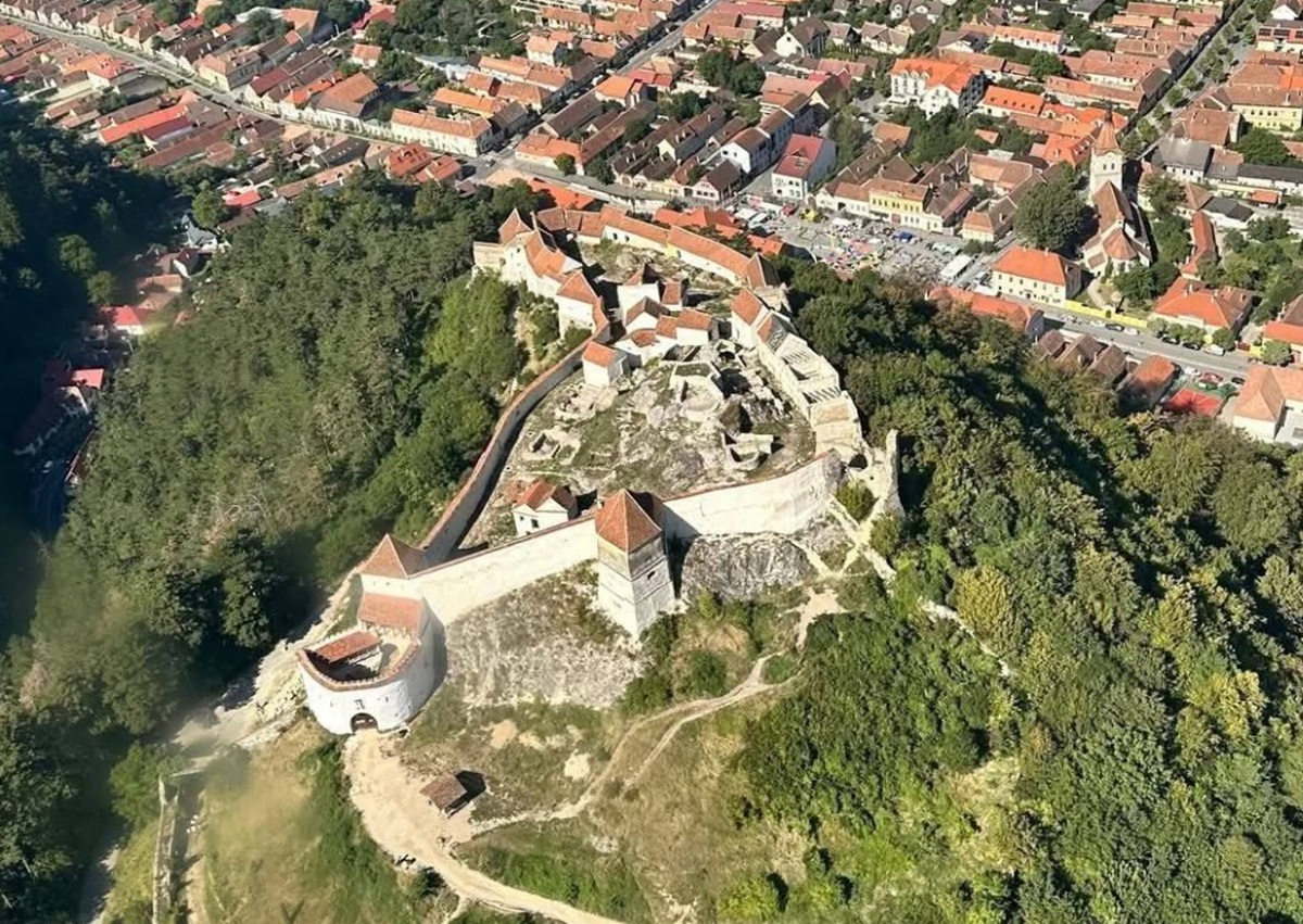 Primăria Râșnov a lansat licitația pentru proiectul tehnic și execuția lucrărilor de restaurare a Cetății Râșnov
