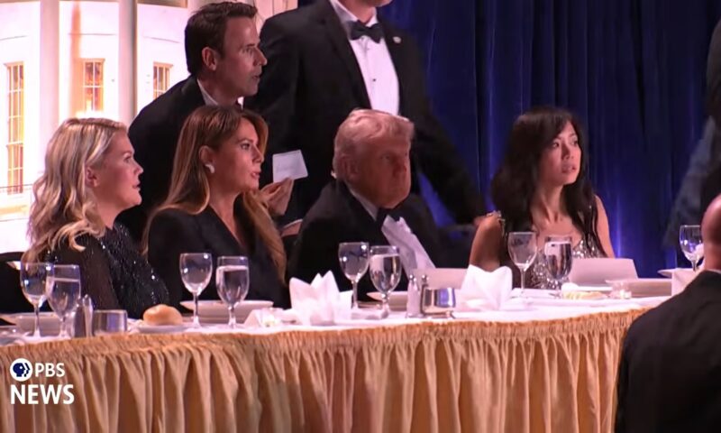 Atentat la Washington. Președintele Trump, soția sa și mulți oficiali de rang înalt, evacuați de Secret Service. Atacatorul a fost omorât. Video. Live text