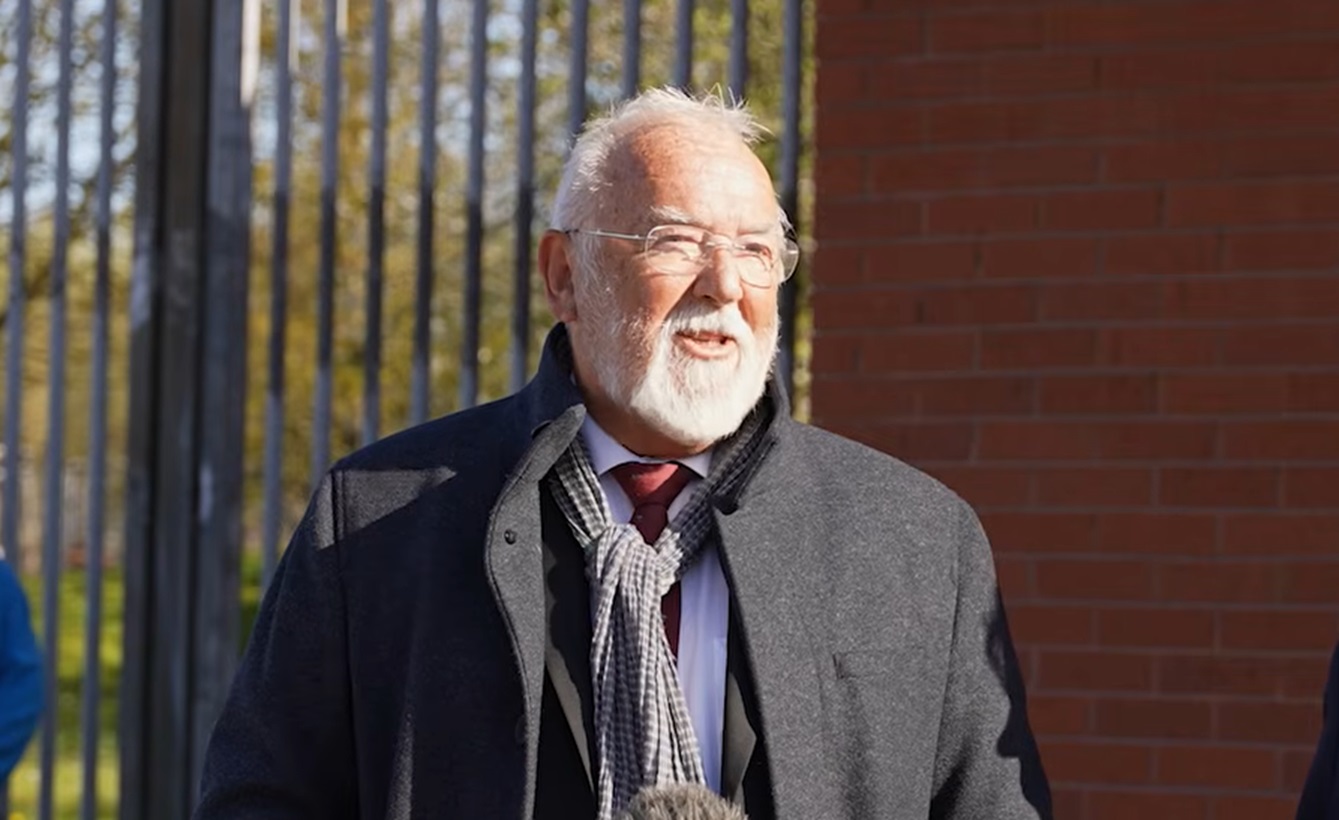 Preot judecat în Regatul Unit pentru că a citat un verset din Biblie. A vorbi despre dragostea lui Dumnezeu față de oameni lângă o clinică de avorturi pare să fie infracțiune