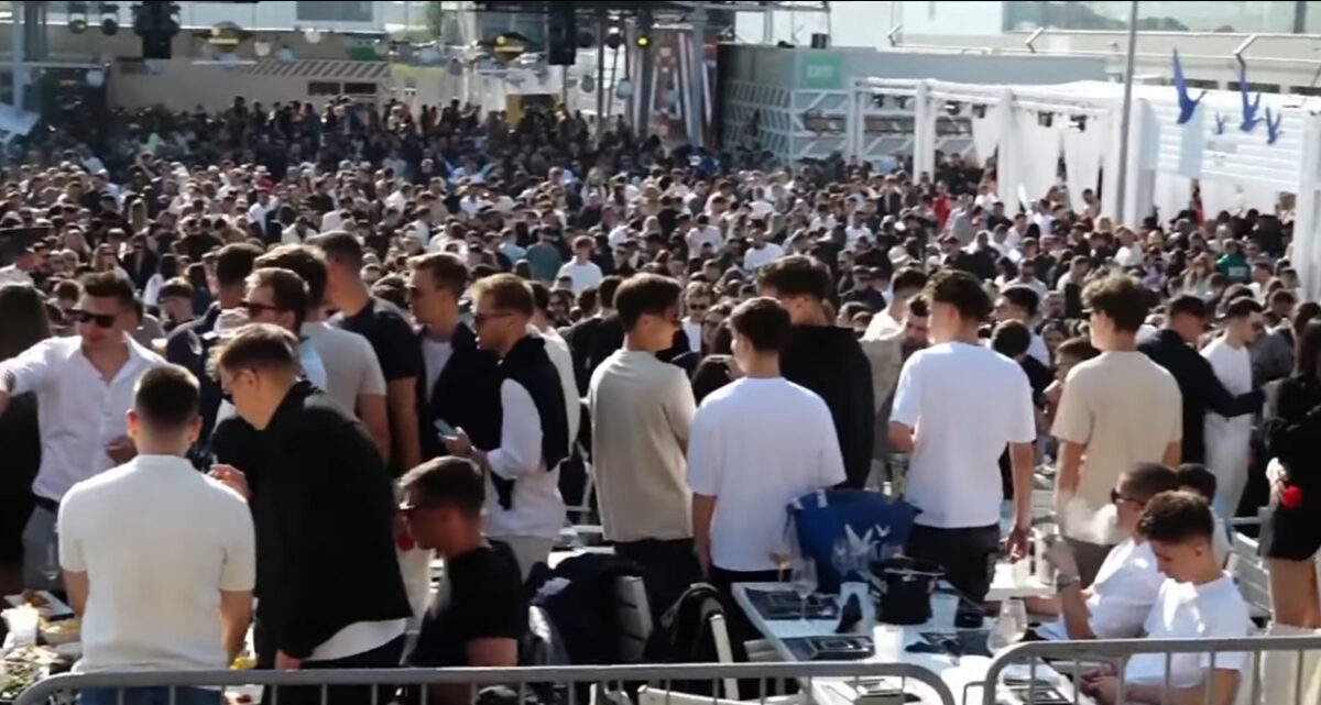 1 Mai la mare. Cât vor plăti turiștii pentru un sejur prelungit pe litoral