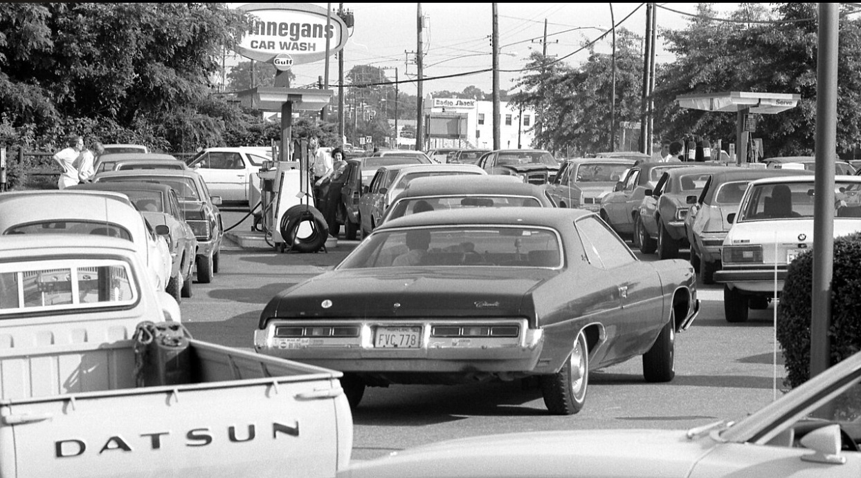 Criza petrolului din 1979 a bulversat economia globală. Asemănări și deosebiri față de situația actuală din Iran