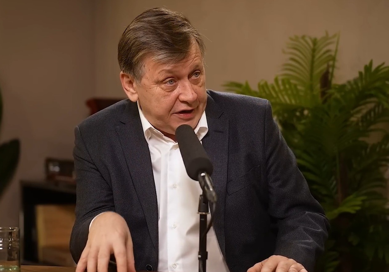 Mandatul lui Bolojan, criticat de Antonescu: Nici Băsescu n-a fost atât de lăudat pe metru pătrat