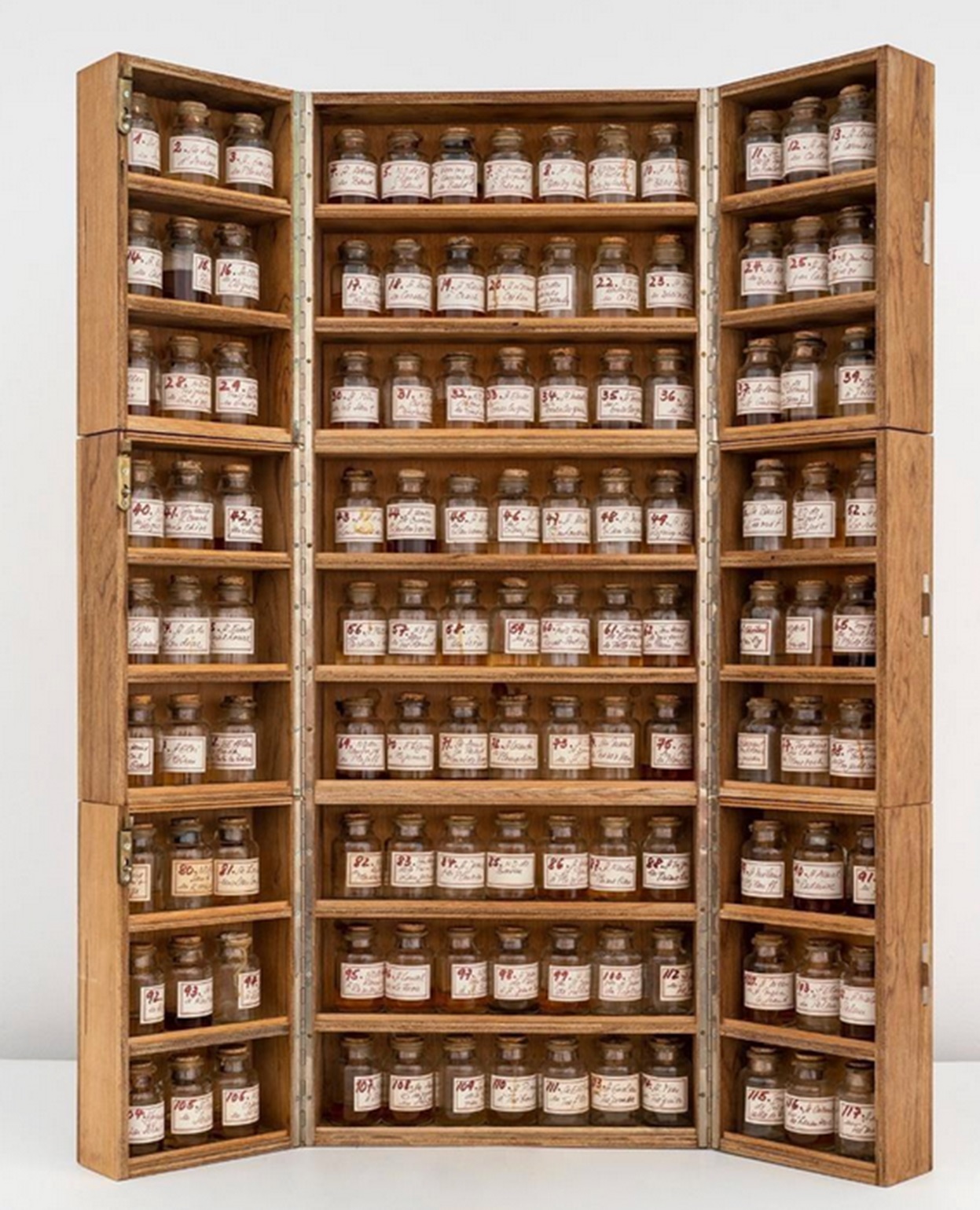 „Alchimie” - Expoziție de grup la Vila Catena