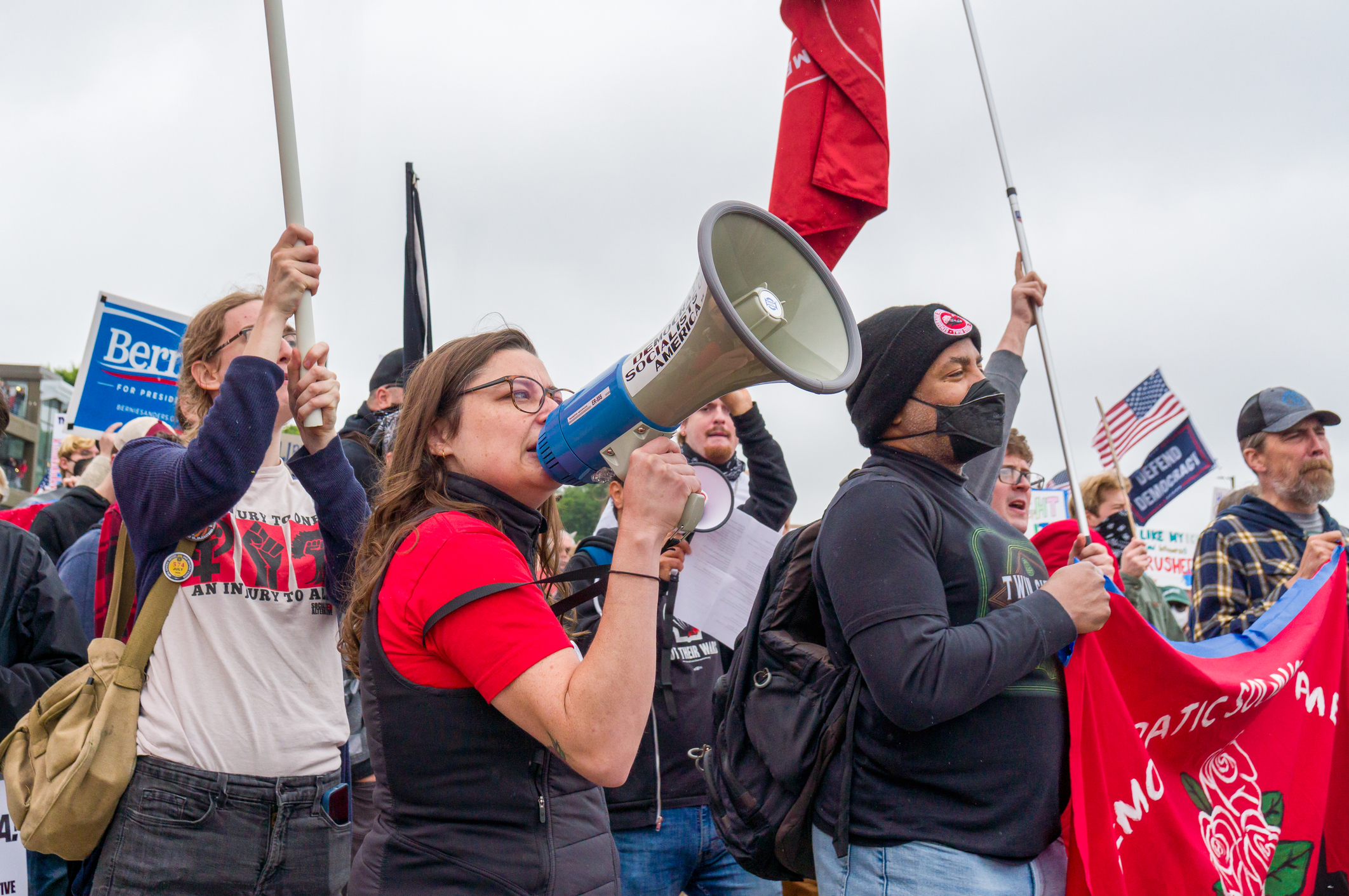 Cer redistribuirea averilor, dar fac parte din clasa privilegiată. Membrii DSA, mult mai bogați decât și-ar imagina criticii