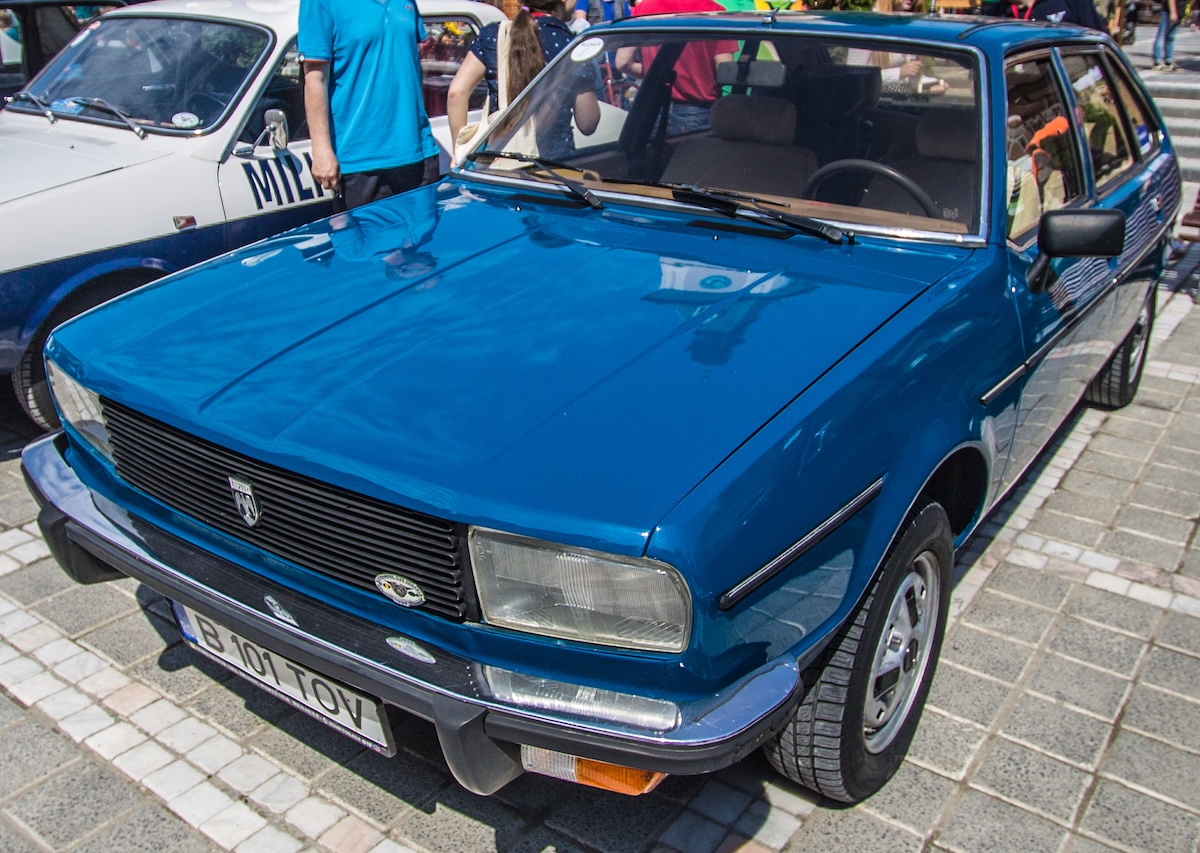 Dacia 2000