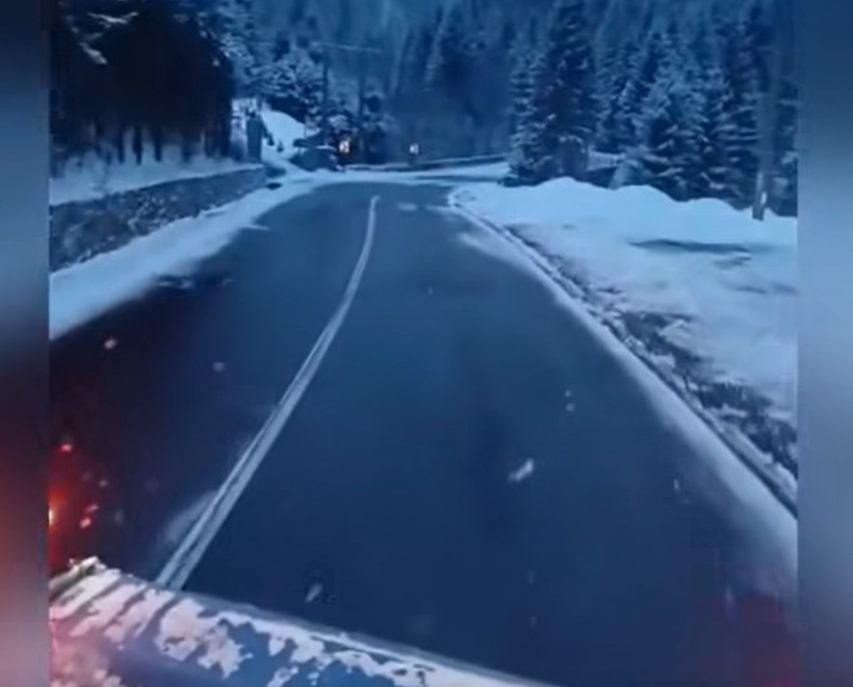 CNAIR a anunțat că utilajele de deszăpezire intervin pe drumurile din județele Prahova și Argeș