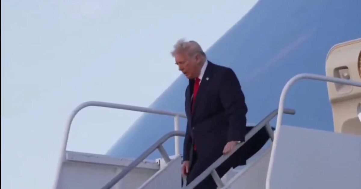 O nouă teorie a conspirației despre sănătatea lui Donald Trump, lansată de tabloidele britanice. Ce au văzut acum. Video