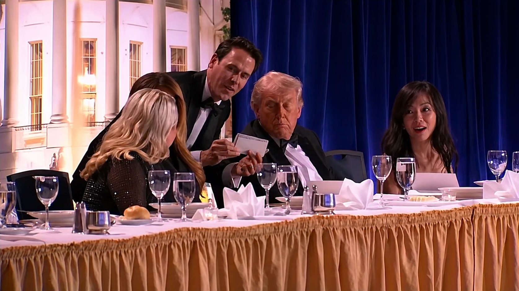 Informații noi despre atentatul de la Cina Corespondenților. Suspectul s-a pregătit nestingherit la câțiva pași de sala unde se afla Trump