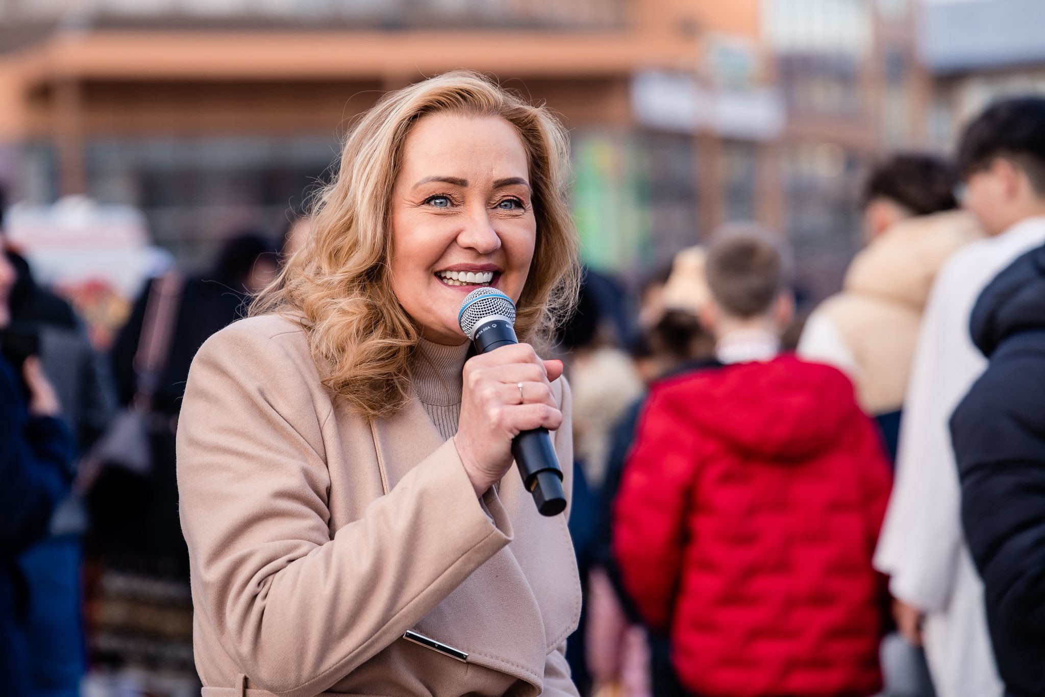 Elena Lasconi își caută conilier personal. Salariul, în funcție de studii