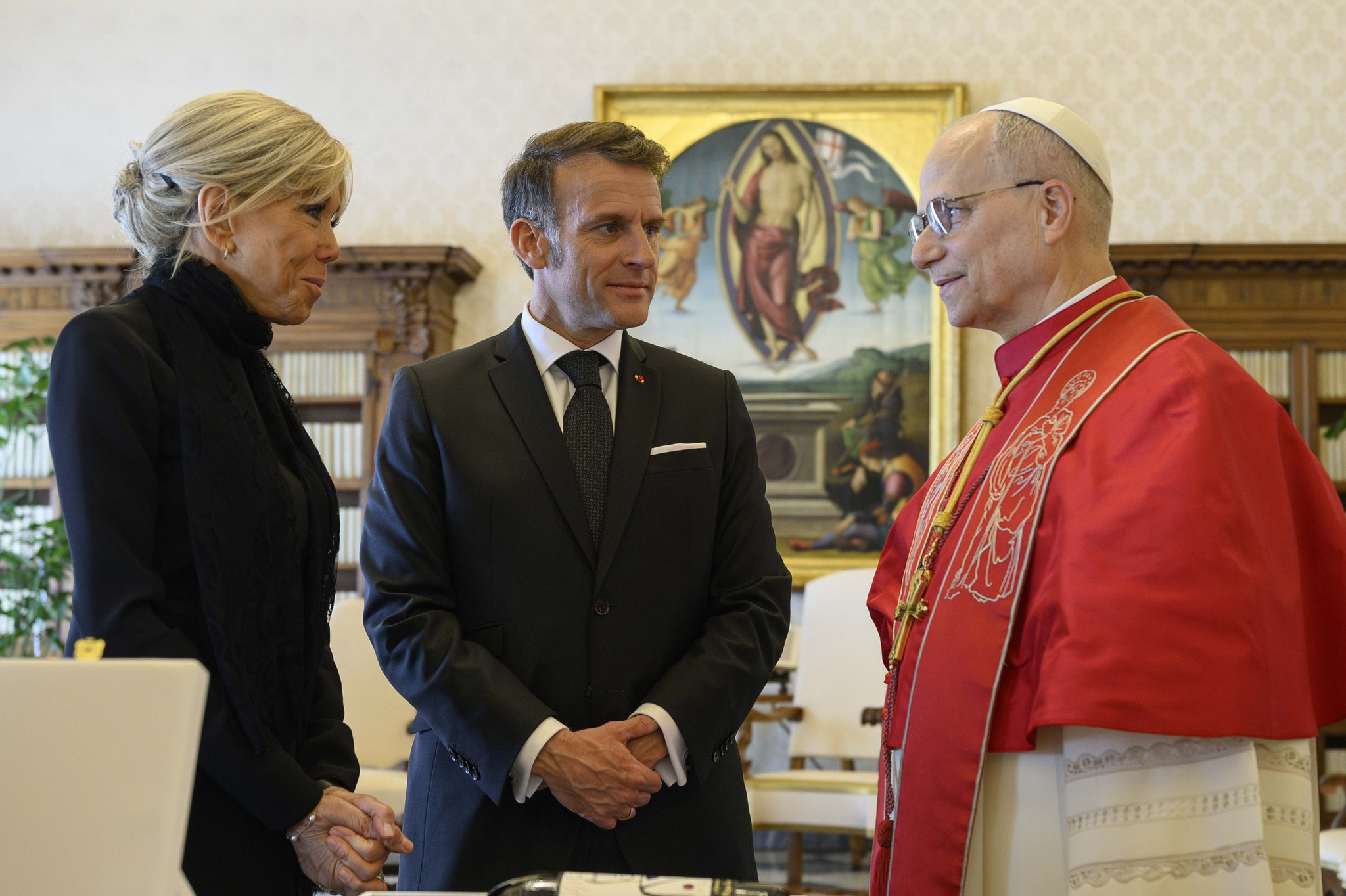 Emmanuel Macron s-a întâlnit cu Papa Leon la Vatican pentru discuții despre criza din Orientul Mijlociu