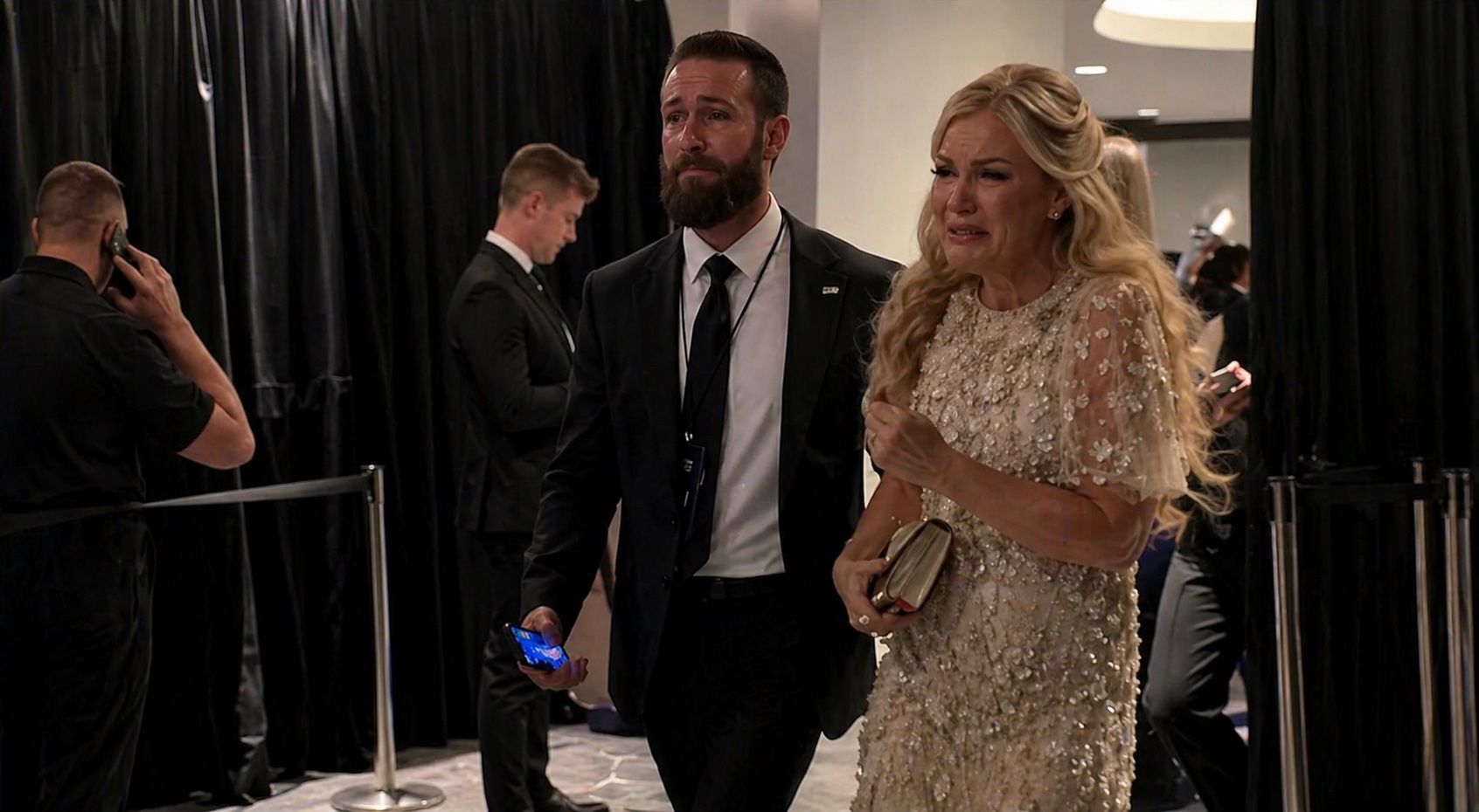 Erika Kirk, scoasă în lacrimi din gala de la Washington. Văduva influencerului asasinat, declarații sfâșietoare