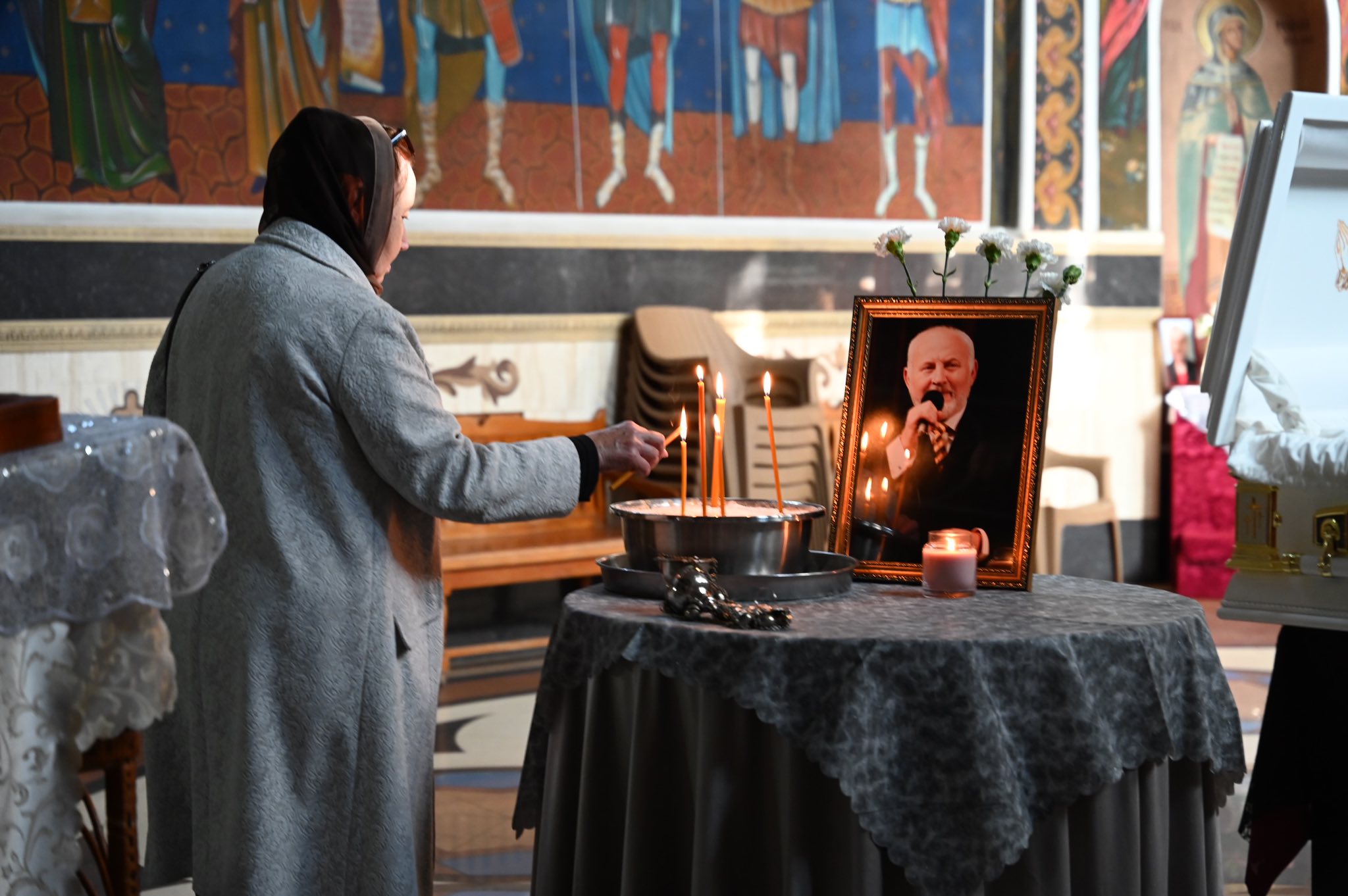 Gheorghe Urschi, condus pe ultimul drum. Zeci de oameni vin să-și ia rămas-bun la Chișinău. Live text