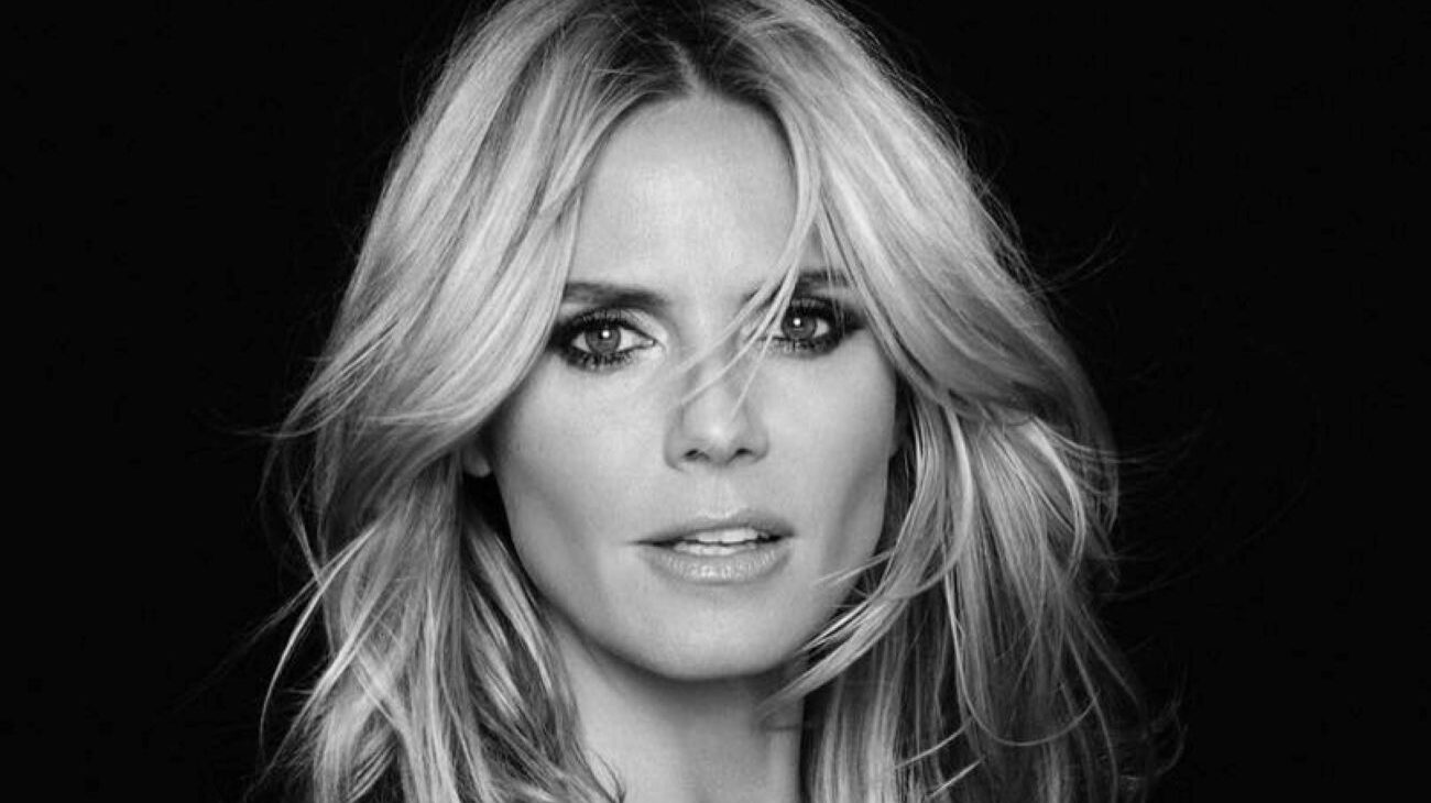 Heidi Klum, într-o ținută îndrăzneață la lansarea filmului „Diavolul se îmbracă de la Prada 2”.