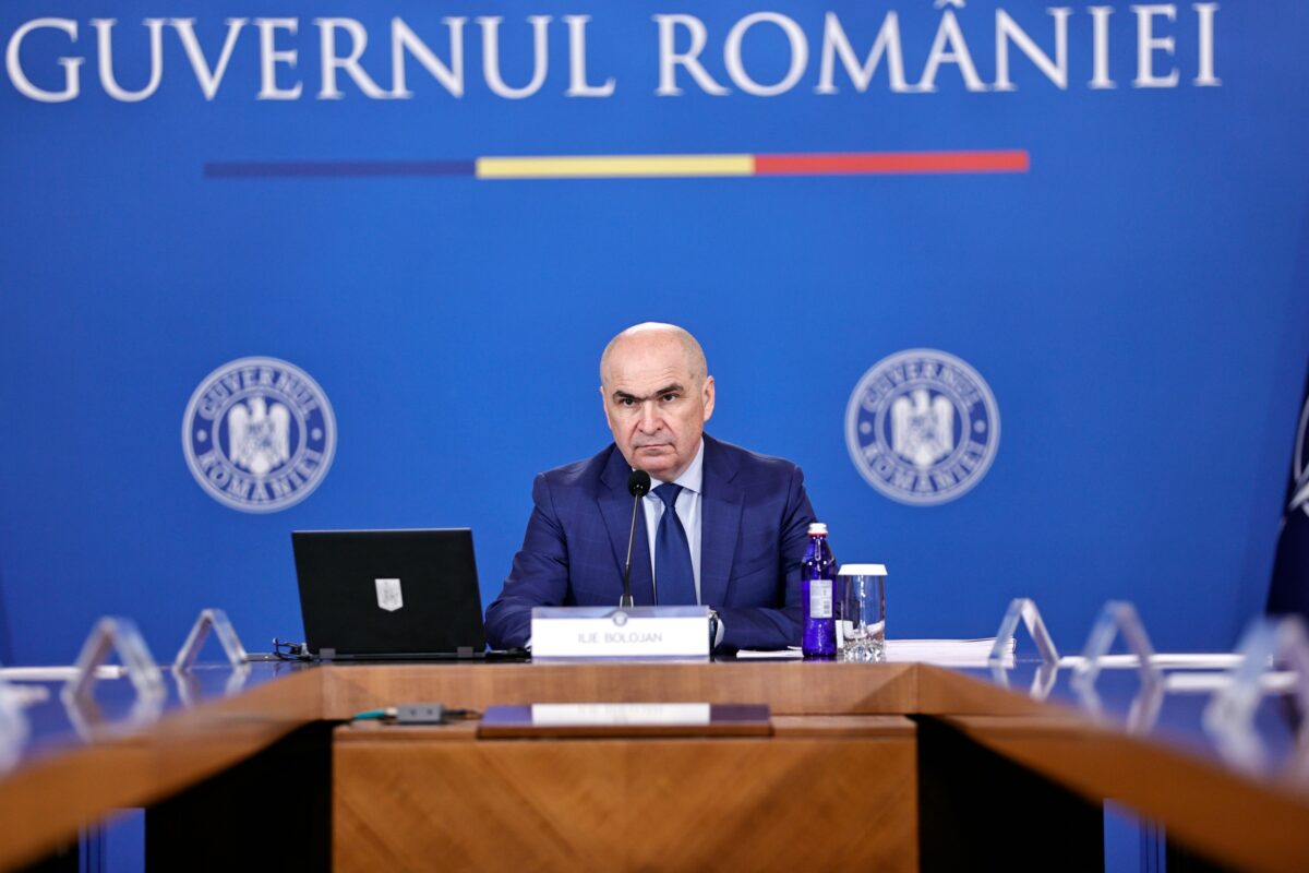 Ilie Bolojan vrea ca România să negocieze cu Pfizer, pe datoria de 600 milioane de dolari: Trebuie să blocăm plata dobânzilor