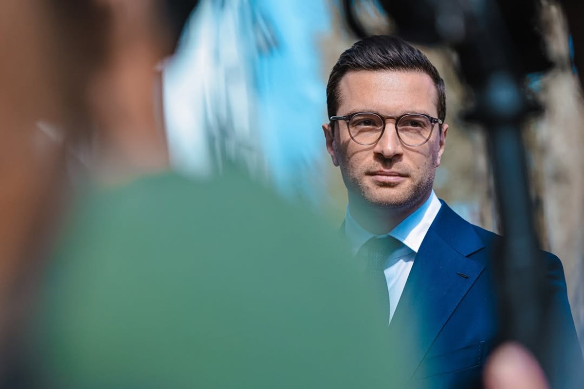 Jordan Bardella, liderul partidului Adunarea Națională, relație neașteptată cu o femeie cu „sânge albastru”