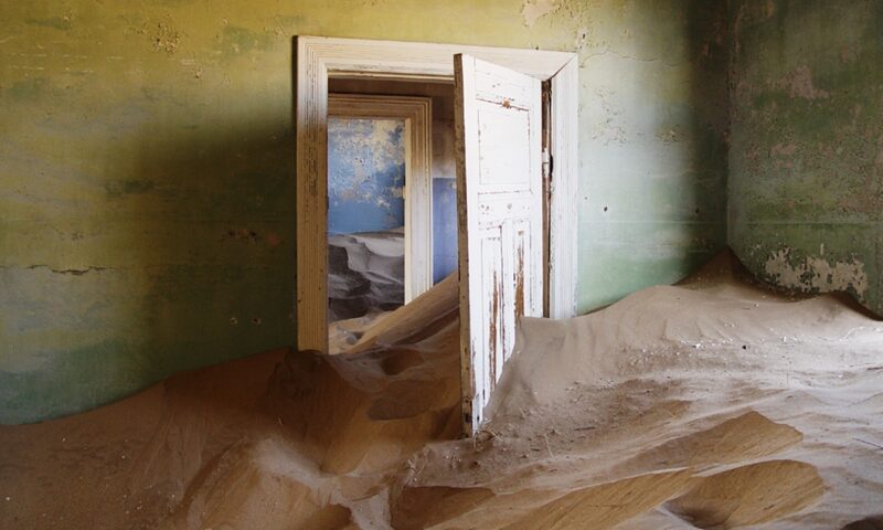 Povestea orașului din Namibia. Așezarea prosperă de altădată, abandonată și înghițită de nisip