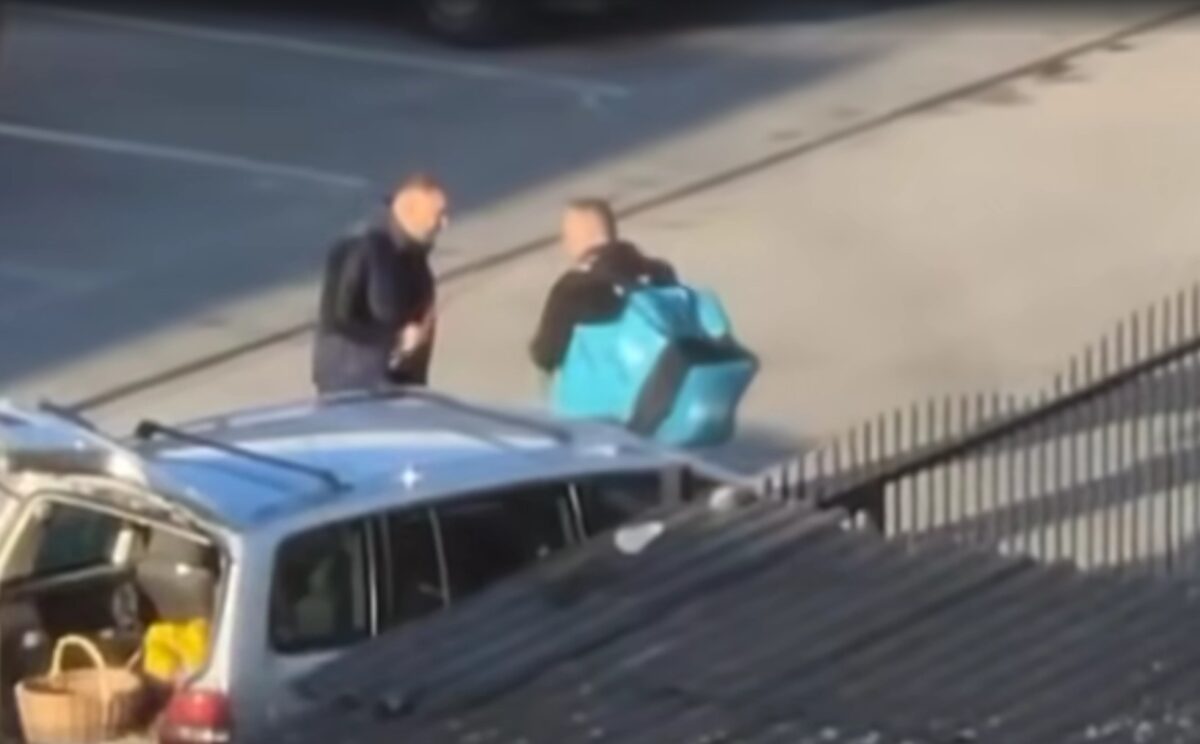 Livrator de mâncare, bătut cu ranga în plină zi în Cluj-Napoca. Poliția s-a autosesizat