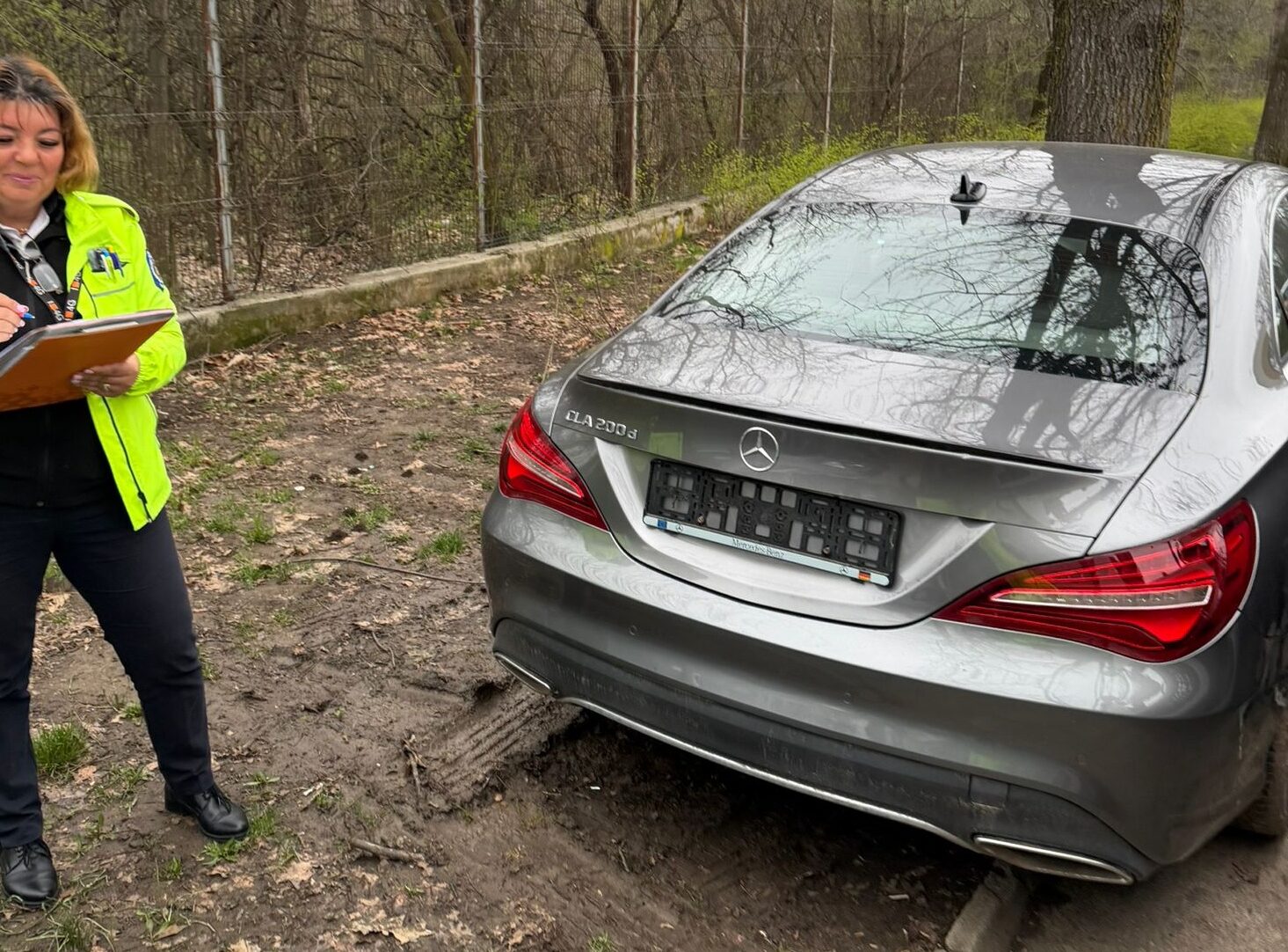 O nouă metodă prin care șoferii încearcă să scape de amenzile de parcare aduce consecințe mai grave