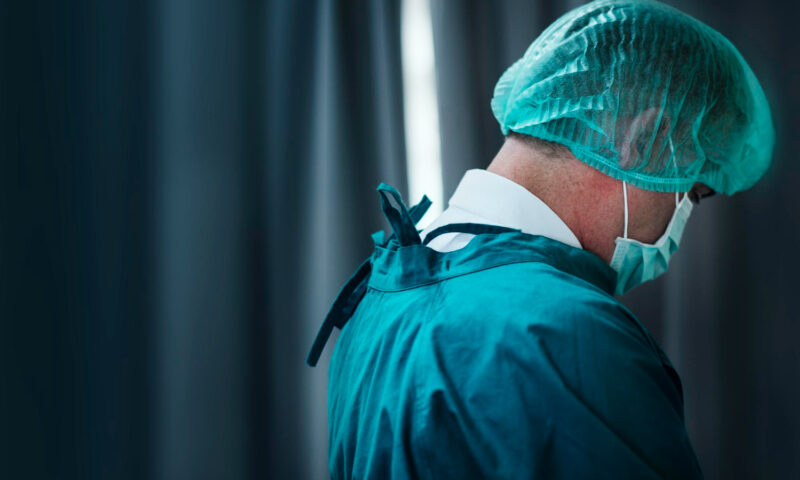 Chirurg din Craiova, condamnat definitiv pentru uciderea din culpă a unui pacient