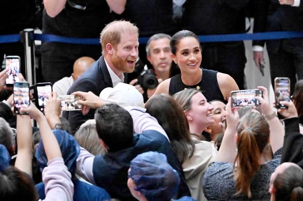 Harry și Meghan, criticați pentru „turneul pseudo-regal” din Australia: O fac pentru bani