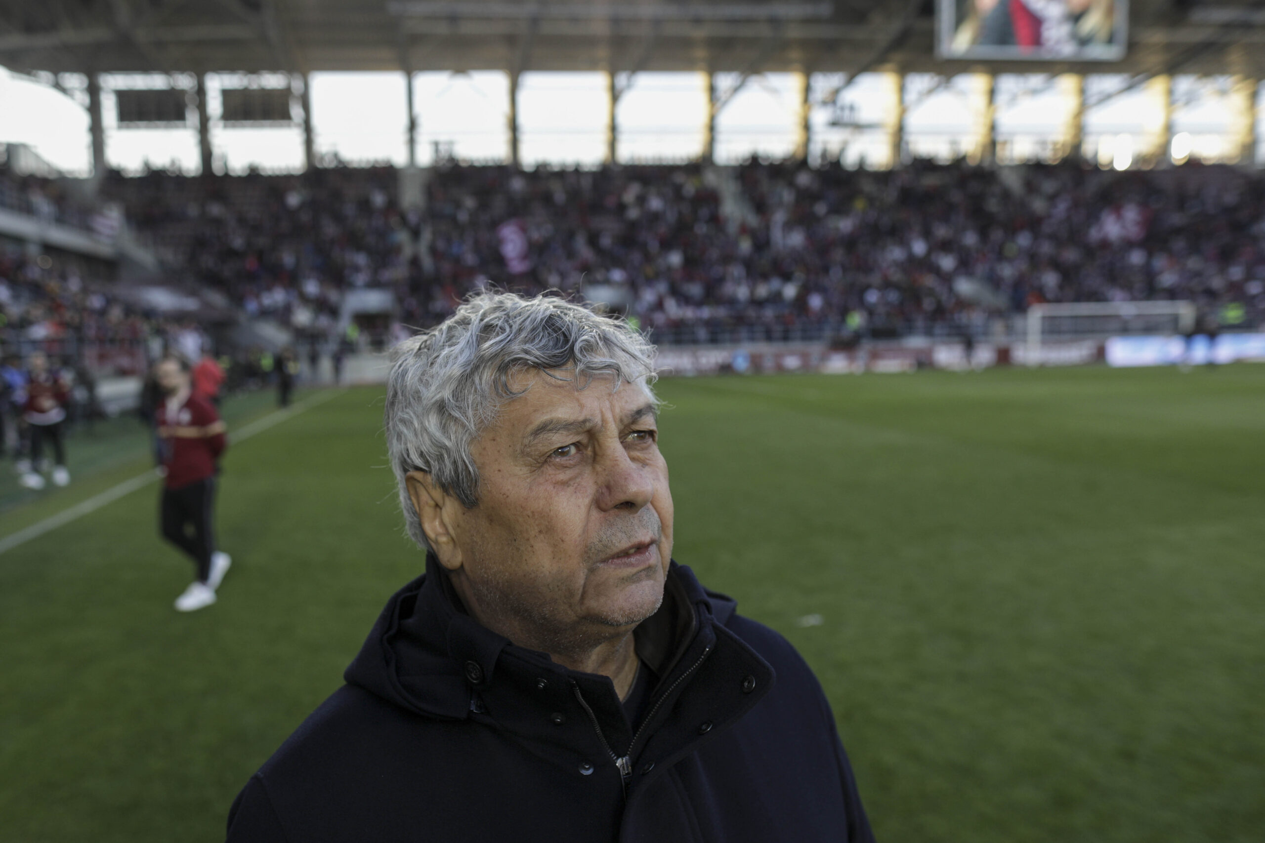 Starea lui Mircea Lucescu rămâne critică la ATI. Cornel Dinu primește informații în timp real de la Spitalul Universitar