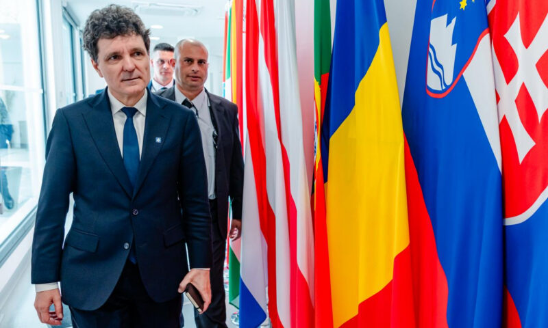 Nicușor Dan a contestat la CCR legea privind subvențiile pentru centralele pe gaz. Ce motive a invocat președintele