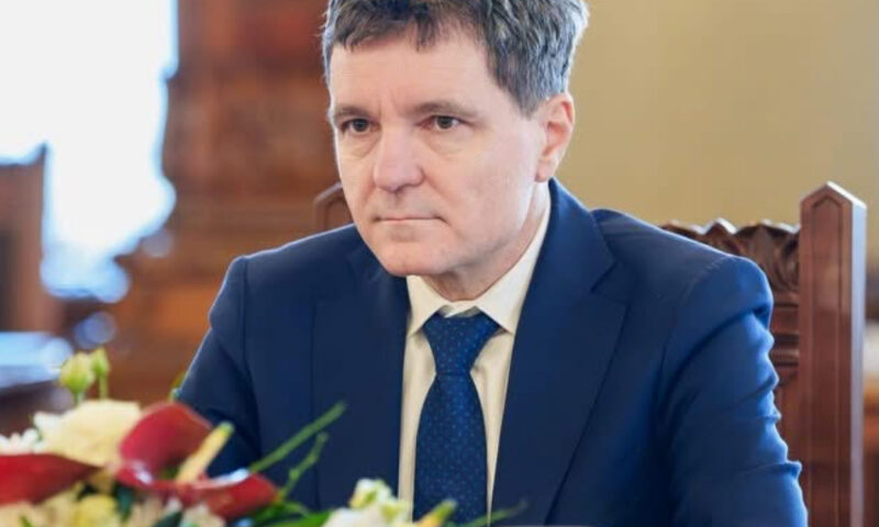 Nicușor Dan a semnat trei decrete importante. Doi procurori și un general, eliberați din funcții