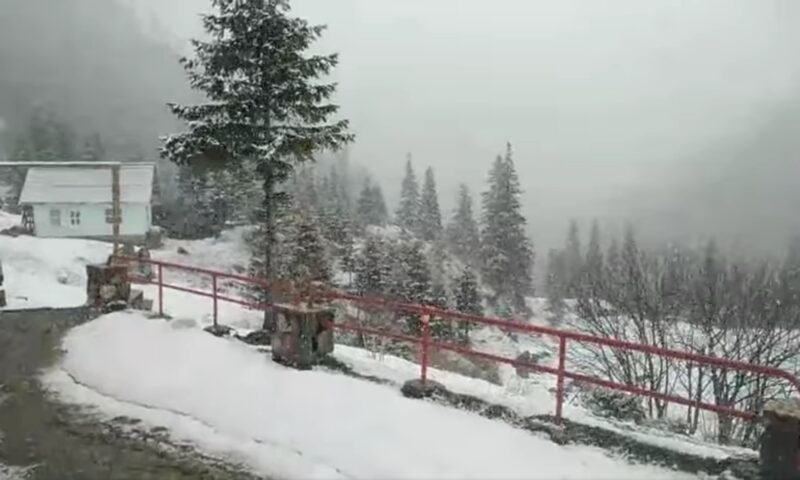 Avertisment Salvamont înainte de 1 Mai. Ninsori și vreme de iarnă în Bucegi