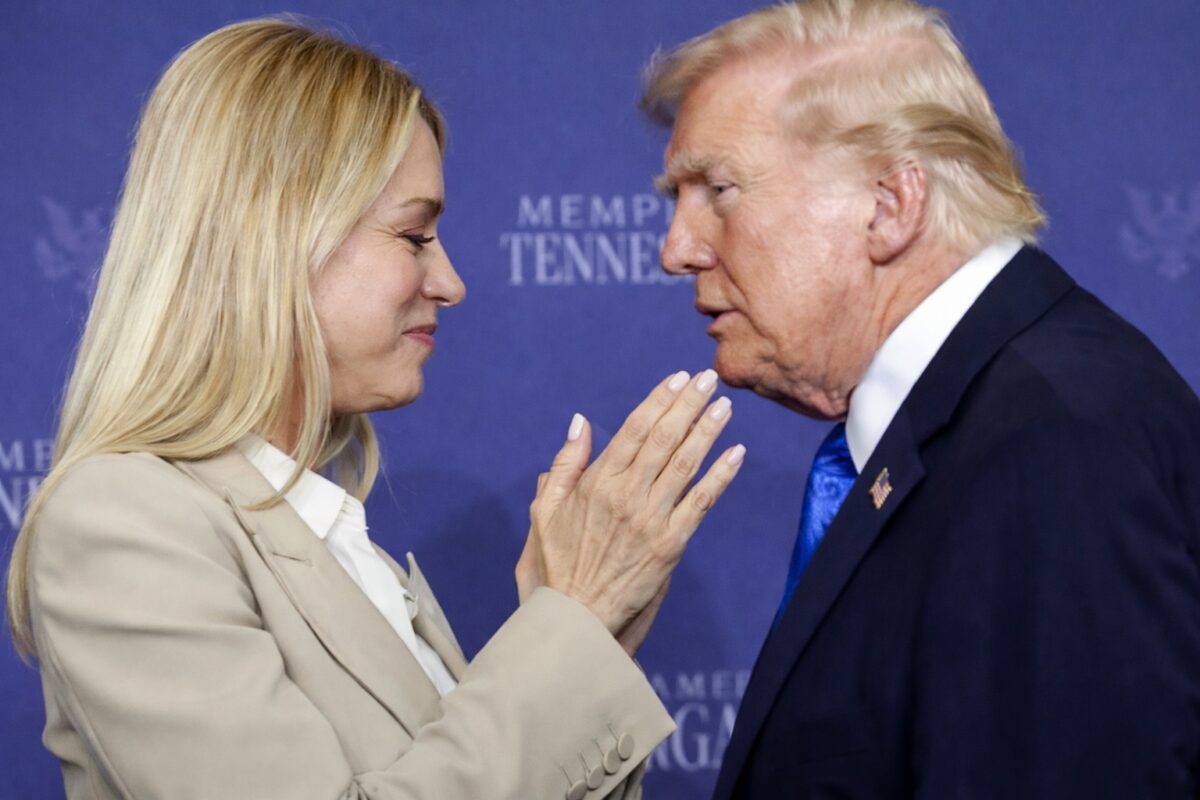 Primele declarații ale lui Pam Bondi după demitere. Fosta șefă a Justiției va continua să lupte alături de Donald Trump