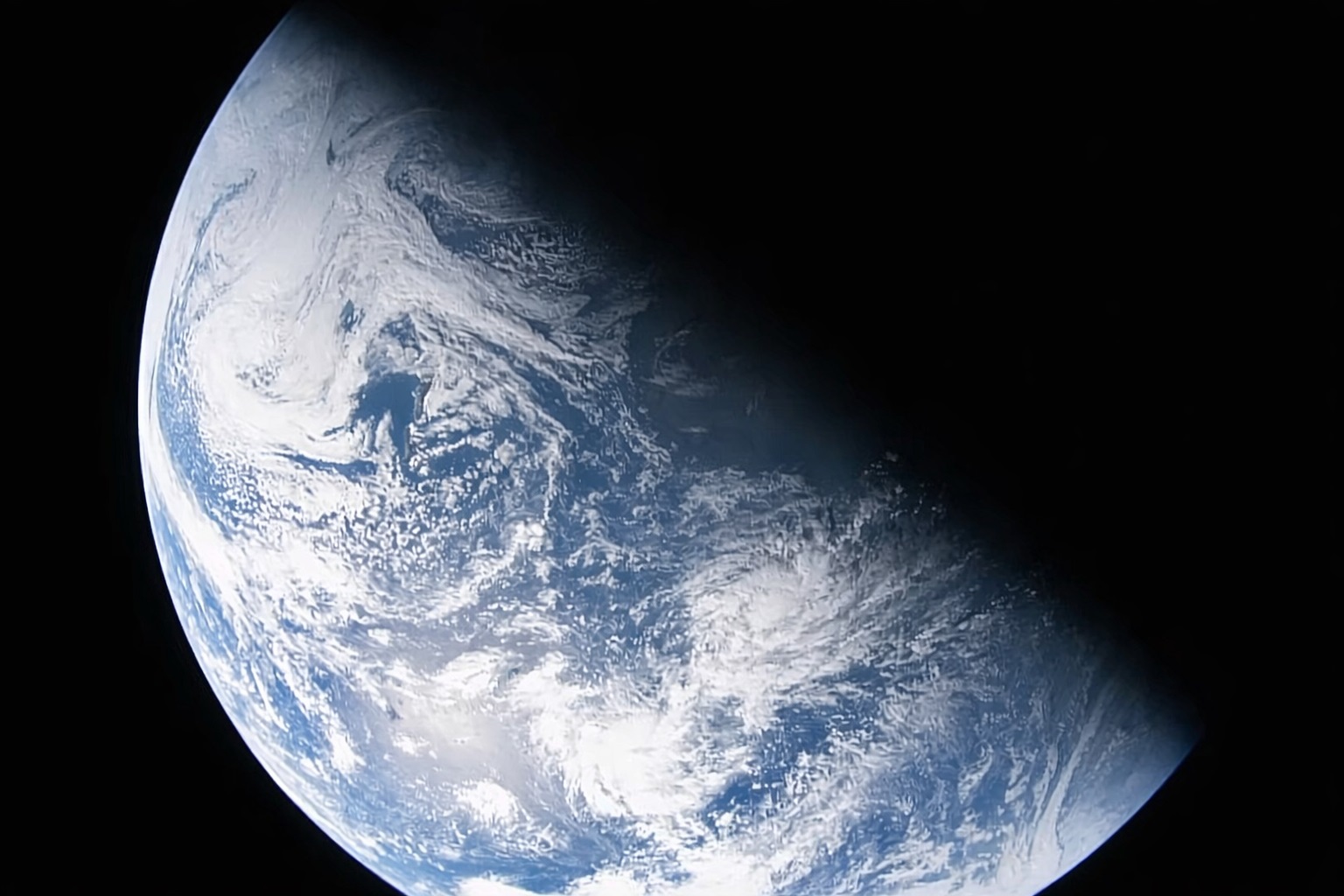 Astronauții misiunii Artemis II se pregătesc de revenirea pe Pământ după un zbor istoric în jurul Lunii