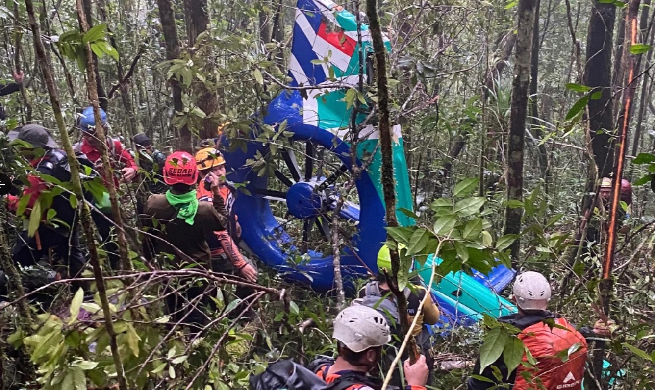 Opt persoane au murit într-un accident de elicopter în Indonezia. Aparatul a dispărut de pe radar la scurt timp după decolare