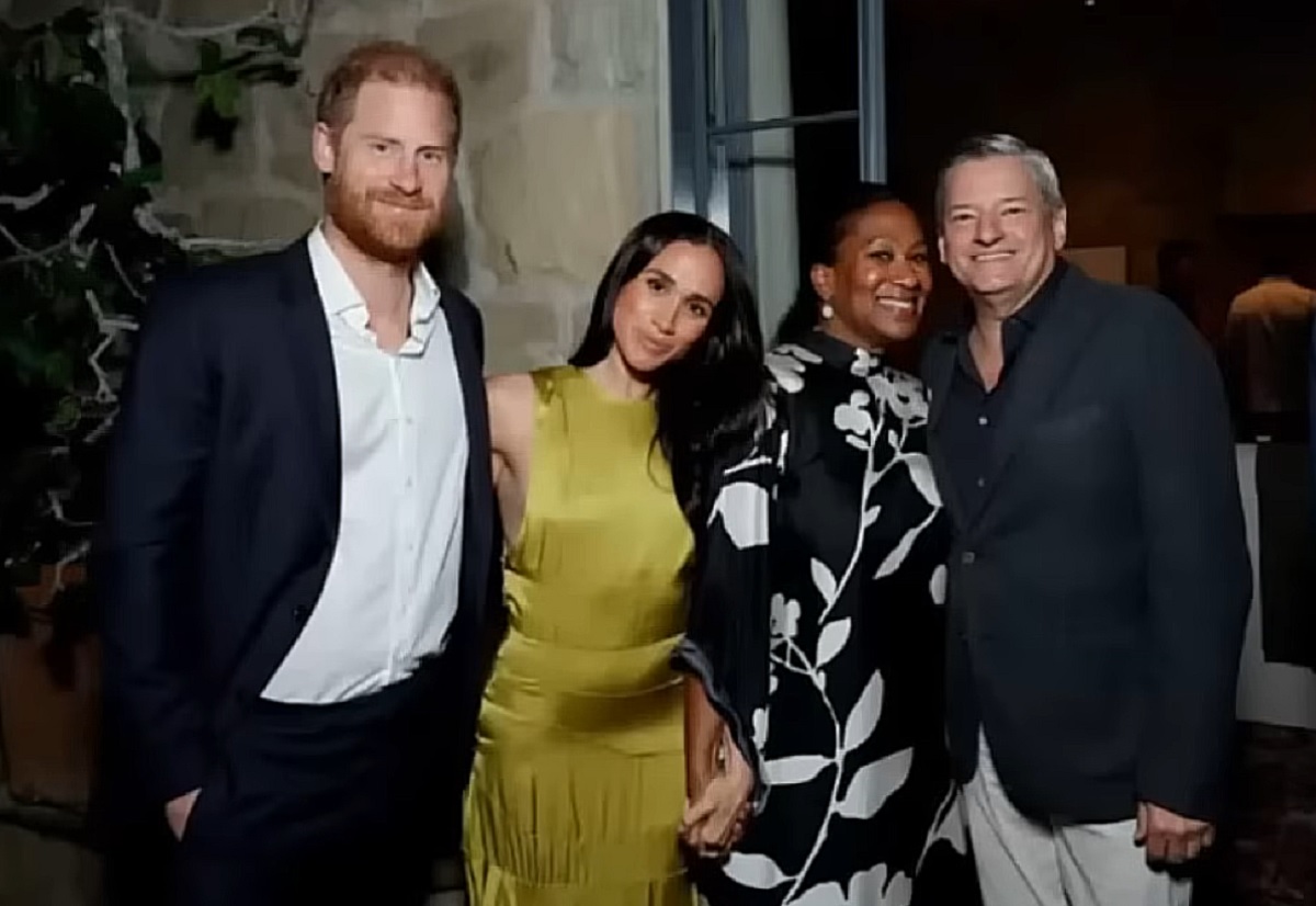 Meghan a renunțat la „uniforma” bej pentru o rochie verde. Fanii tratează momentul ca pe un eveniment istoric.